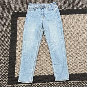 American Eagle High Rise Straight Jeans Size 6 Light Wash Classic Denim Casual